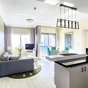 Elegant With Burj Khalifa View, Downtown شقة دبي